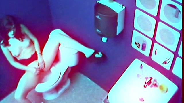 Exhibitionist masturbates solo