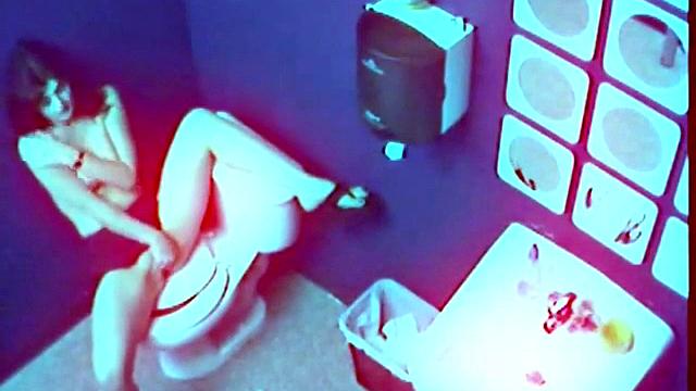 Exhibitionist masturbates solo