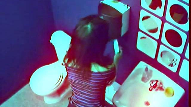 Exhibitionist masturbates solo