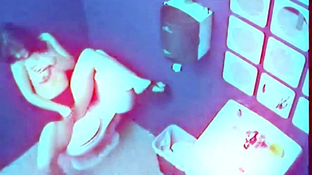 Exhibitionist masturbates solo