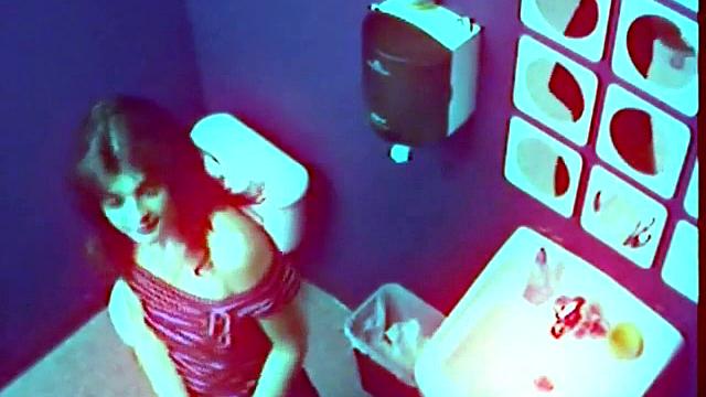 Exhibitionist masturbates solo