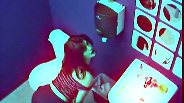 Exhibitionist masturbates solo