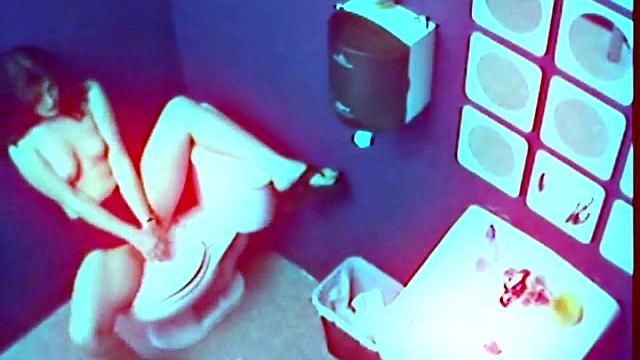 Exhibitionist masturbates solo