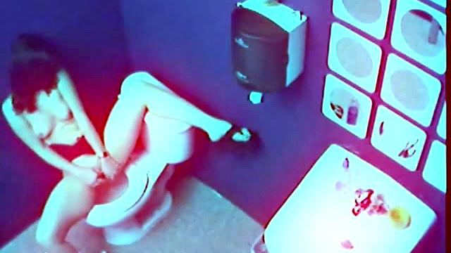 Exhibitionist masturbates solo