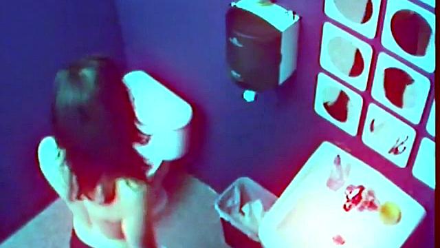 Exhibitionist masturbates solo