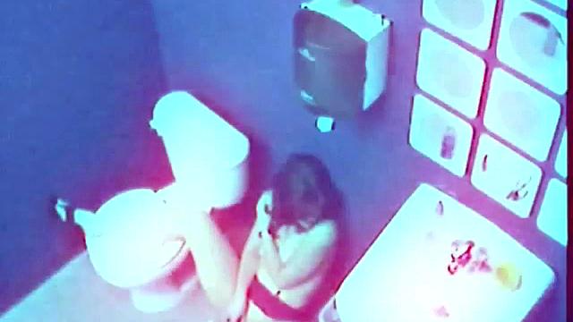 Exhibitionist masturbates solo