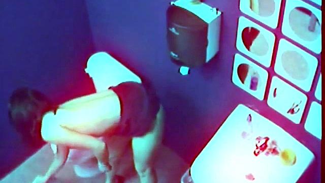 Exhibitionist masturbates solo