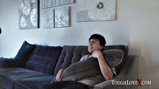 Джейлин Рио роняет браслет, не останавливаясь ни на секунду