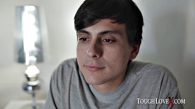 Джейлин Рио роняет браслет, не останавливаясь ни на секунду