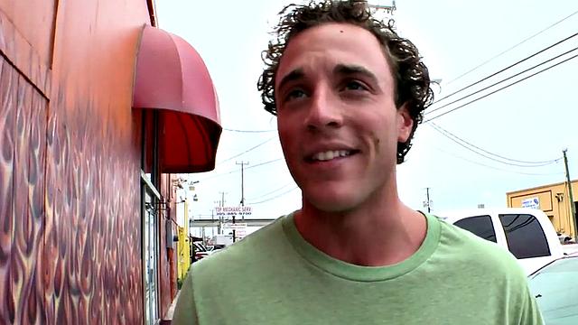 Naive straight guy ends in gay gloryhole