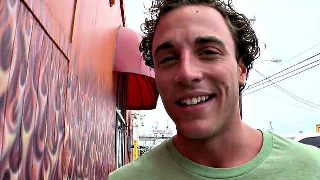 Naive straight guy ends in gay gloryhole