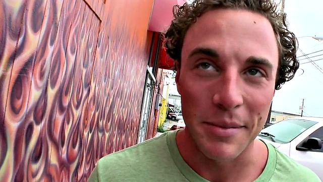 Naive straight guy ends in gay gloryhole