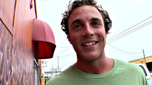 прямой парень попадает в горячий гей-глори холл