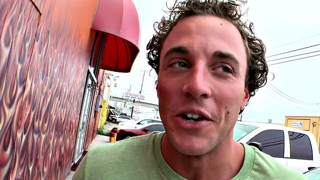 прямой парень попадает в горячий гей-глори холл