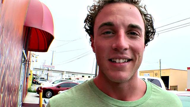 Naive straight guy ends in gay gloryhole