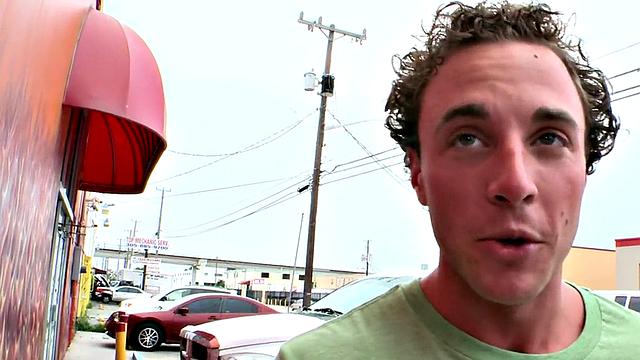 Naive straight guy ends in gay gloryhole