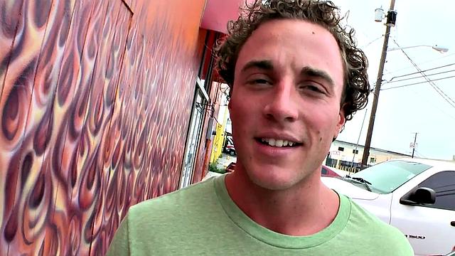 Naive straight guy ends in gay gloryhole