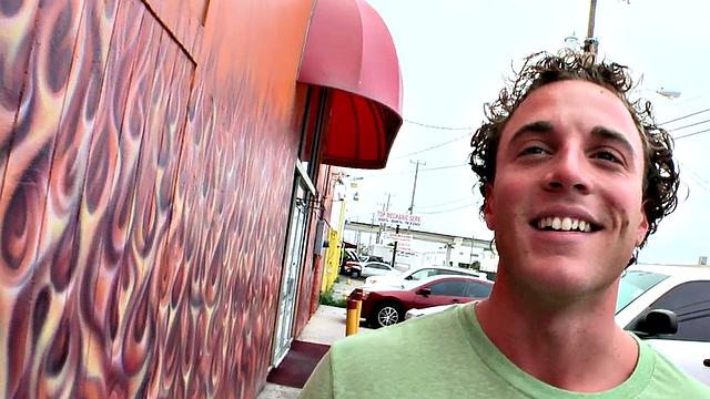 Naive straight guy ends in gay gloryhole