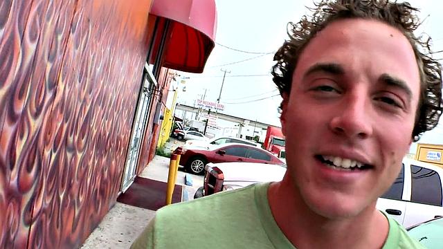 Naive straight guy ends in gay gloryhole