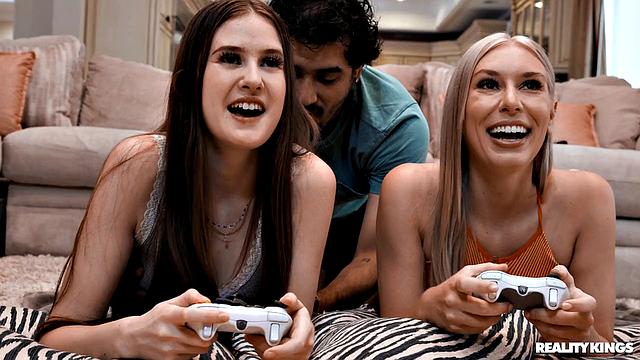 Gamer Cucks Lesbian GF