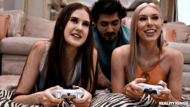 Gamer Cucks Lesbian GF