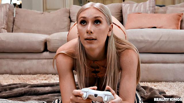 Gamer Cucks Lesbian GF