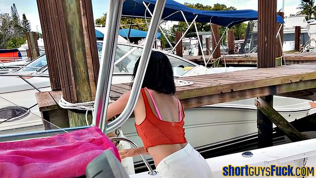 Cute bae gives blowjob to dude