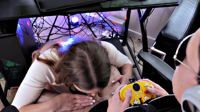 Пробивная Сара Лейс и озорные подруги устраивают жаркий групповуху года