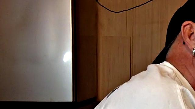 Mouthjizzed gloryhole DILF sucks POV rod in closeup