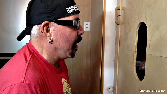 Чернокожий любовник рвет мою дырку на гей-глори холле!