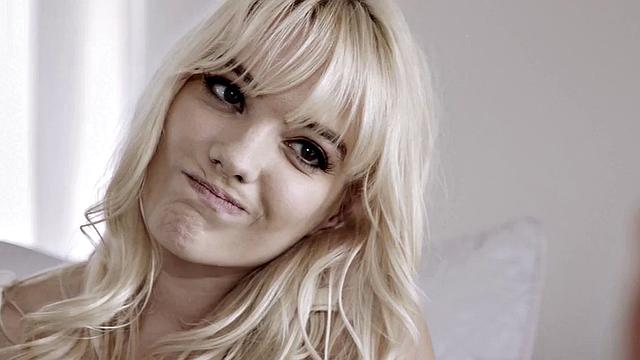 Seductive babe in stockings rammed after blowjob