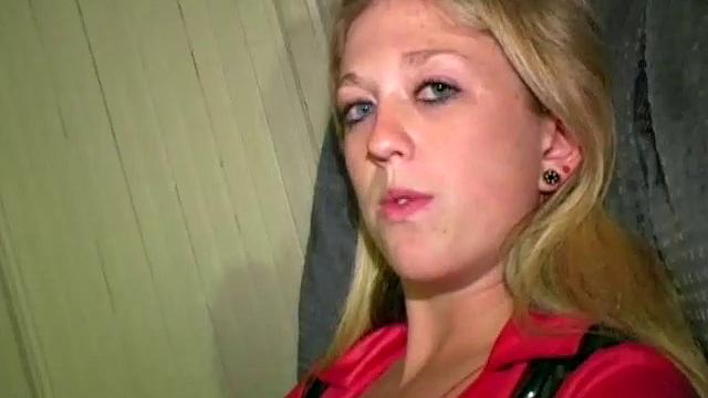 Смотри, как взрослые студенты устраивают жёсткую групповуху на вечеринке с лесби и межрасовым сексом.