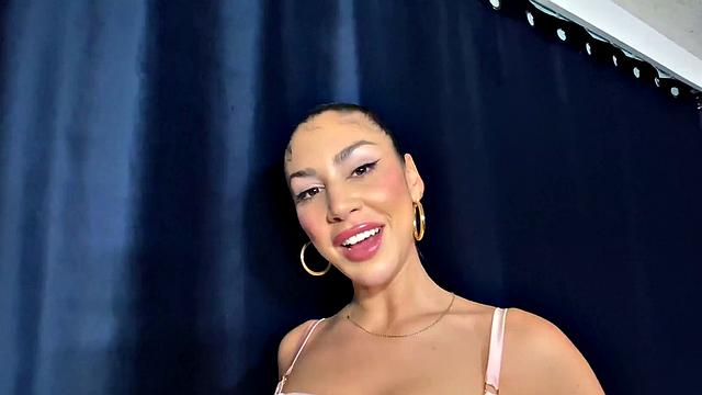 Filling Queenie's Up