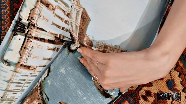 Париc Amour разминает свою киску на пробежке и ловит жёсткий трах от Scott Nails на свежем воздухе.