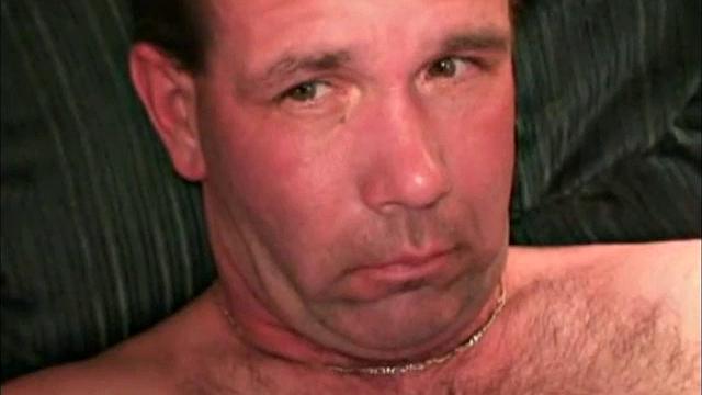 джо дрочит уверенно на камеру