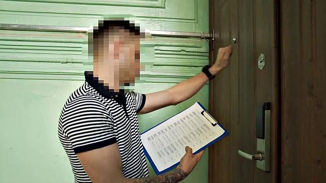 DEBT4k. Fuck the Messenger