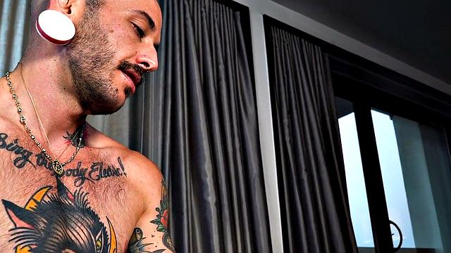 Inked bae cocksucking her lover in affair