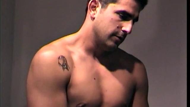 Зрелая сосет и получает по лицу от Зака