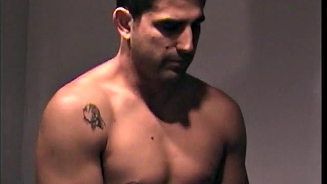 Зрелая сосет и получает по лицу от Зака