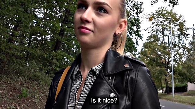 чешка с хвостиком решила: штаны дома, секс на улице, а pov и шутки всегда при ней