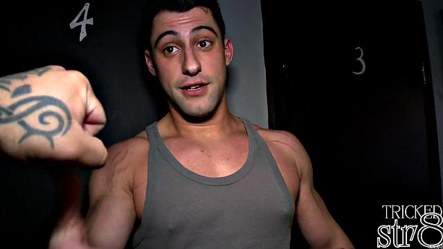 Nasty str8 dude fooled in gloryhole