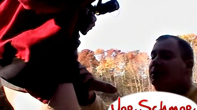 Брайан с необрезанным членом дрочит и кончает огромной струёй