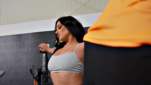 Short guy bangs bootylicious Latina coach after practice