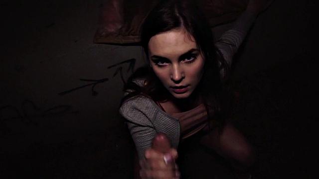 Сочная европеечка студентка гнется раком за деньги и сосет на улице