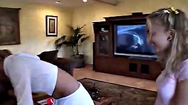 Amateur solo teen babe masturbates at sleepover