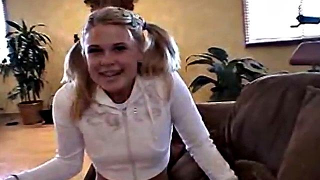 Amateur solo teen babe masturbates at sleepover