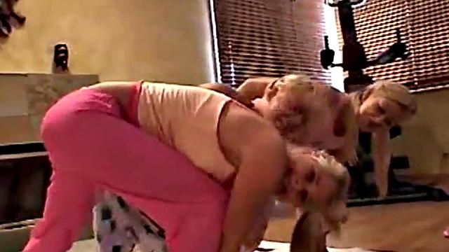 Amateur solo teen babe masturbates at sleepover