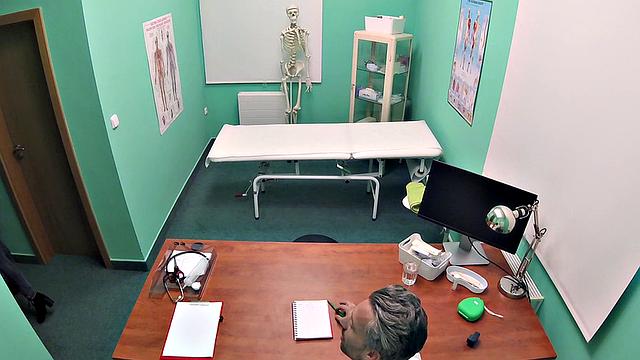 пышная heather vahn соблазняет врача и получает жёстко на приёме