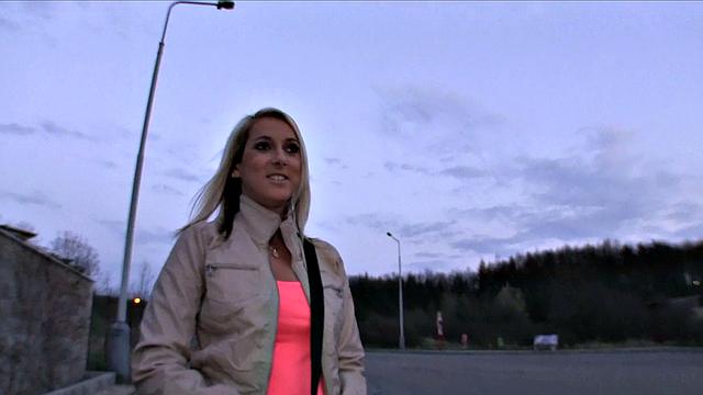 Agent convinces blonde to fuck in the outdoors with his hot blowjob and handjob skills