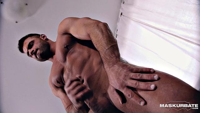 Muscle Stud Jeremy Unmasked and Jerking